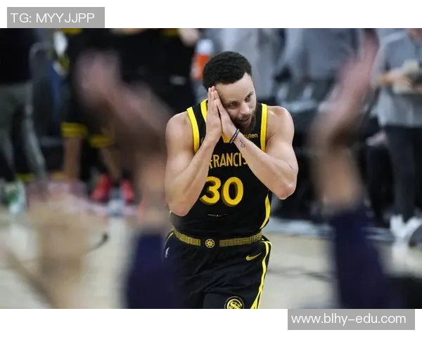 詹姆斯库里同框玩梗英雄联盟!调侃杜兰特“打不过就加入”引爆全场 詹姆斯库里同框玩梗英雄联盟!调侃杜兰特“打不过就加入”引爆全场